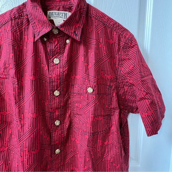 ⭐️ Duluth Trading Co Casual Relaxed Fit Short Sleeve Button Down Shirt SMALL - Picture 4 of 12
